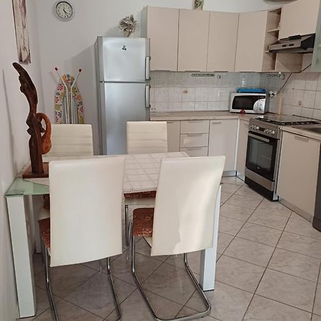 מאלי לוסיניי Apartments Zerjav מראה חיצוני תמונה