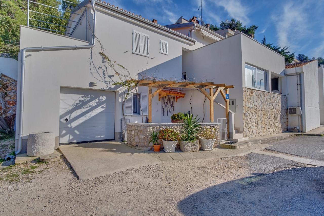 מאלי לוסיניי Apartments Zerjav מראה חיצוני תמונה
