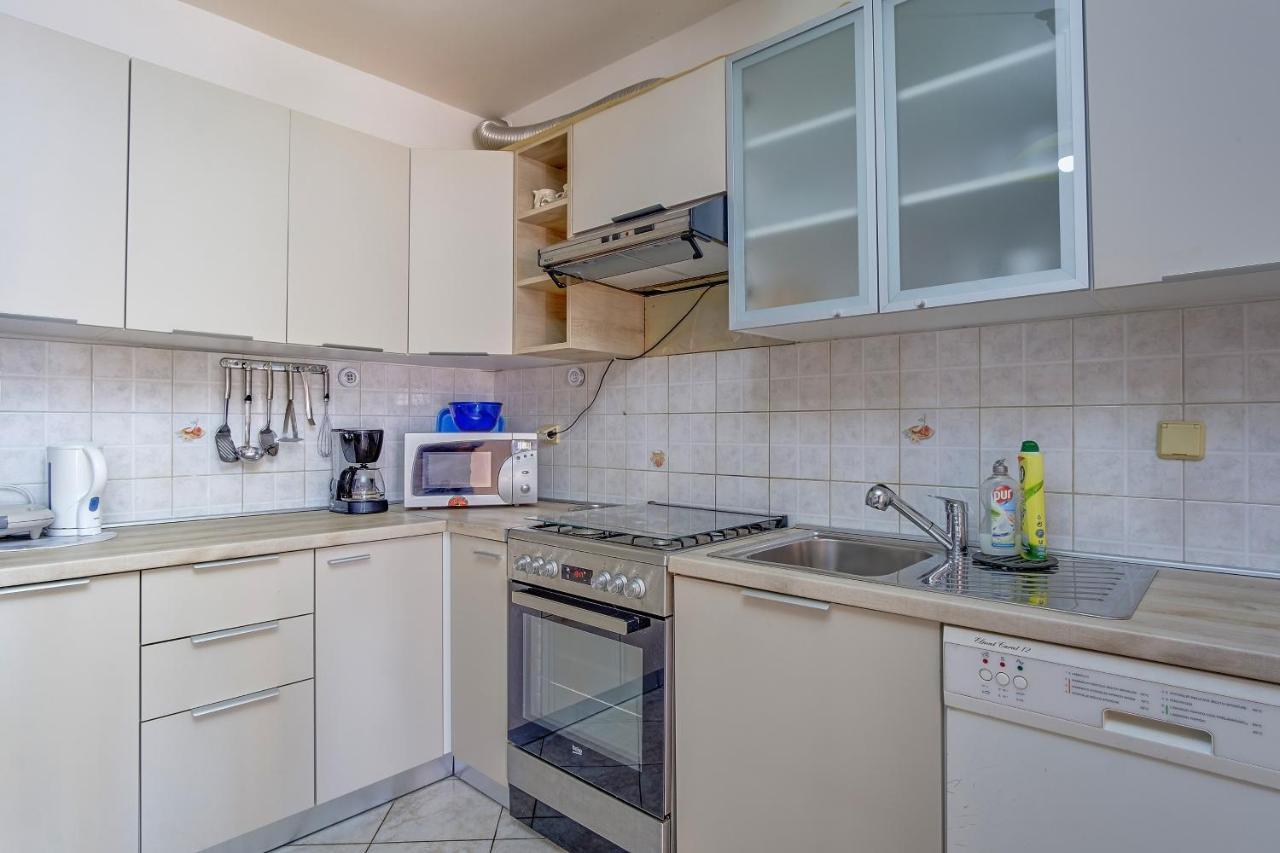 מאלי לוסיניי Apartments Zerjav מראה חיצוני תמונה