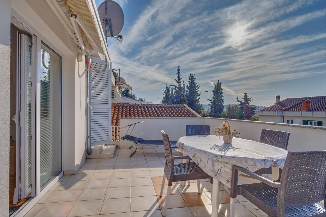 מאלי לוסיניי Apartments Zerjav מראה חיצוני תמונה