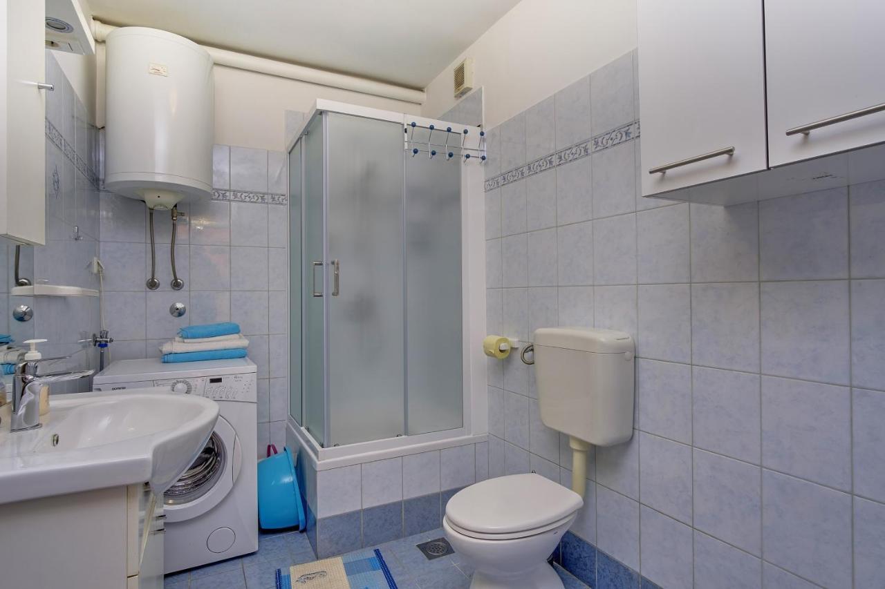 מאלי לוסיניי Apartments Zerjav מראה חיצוני תמונה