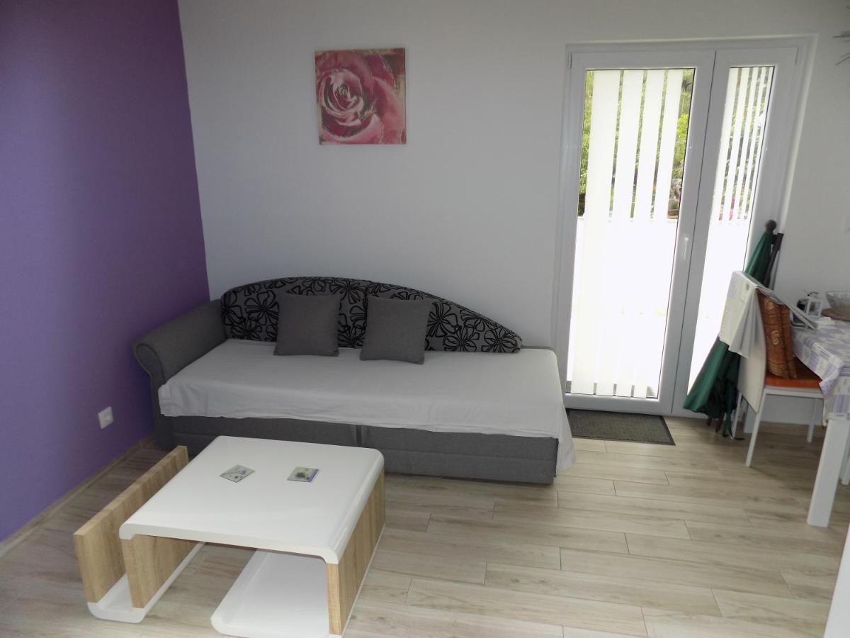 מאלי לוסיניי Apartments Zerjav מראה חיצוני תמונה