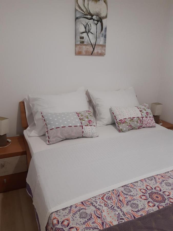 מאלי לוסיניי Apartments Zerjav מראה חיצוני תמונה