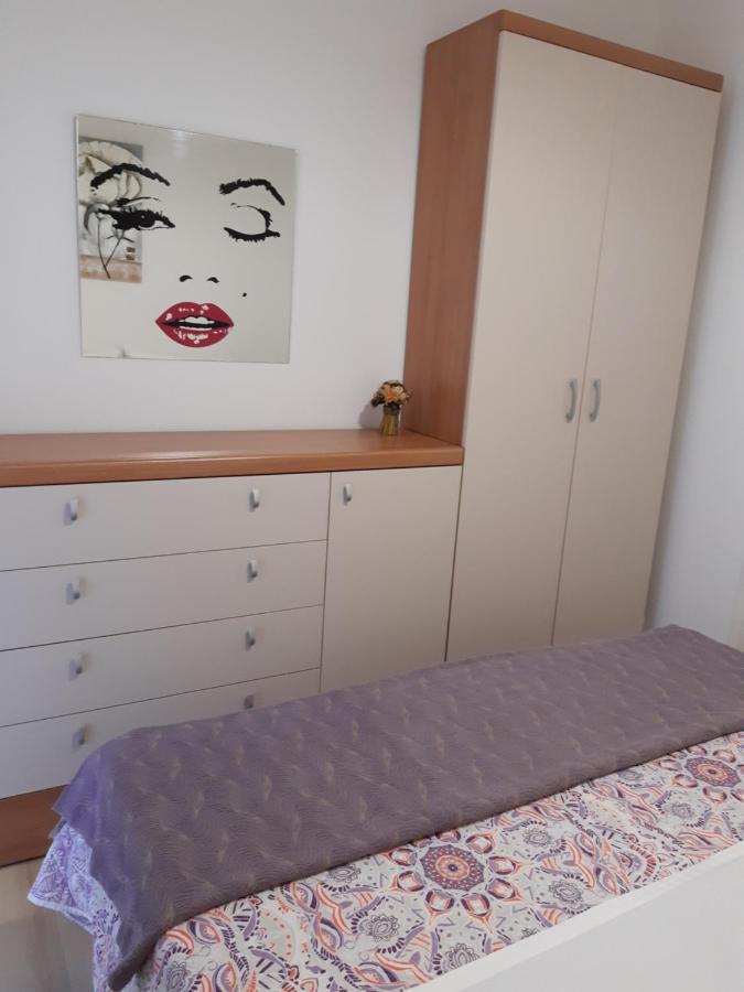מאלי לוסיניי Apartments Zerjav מראה חיצוני תמונה