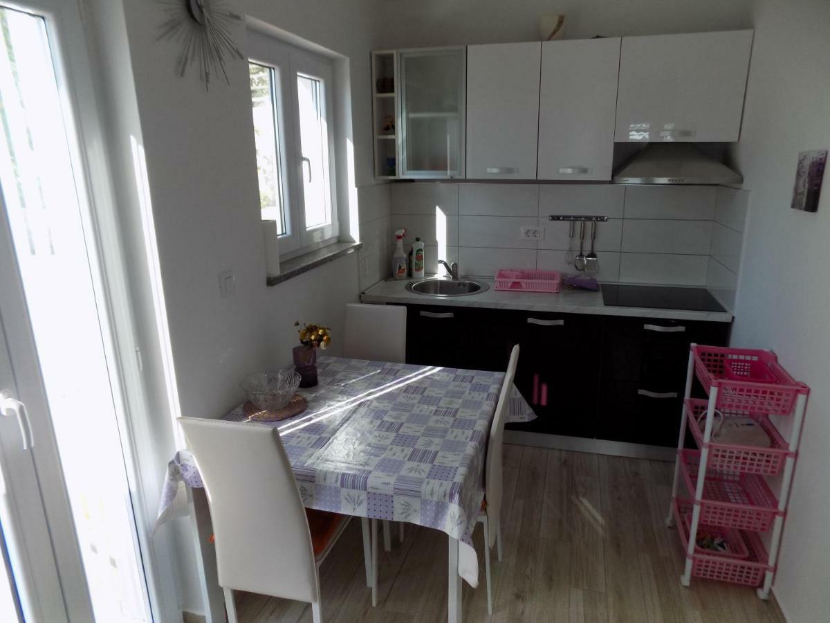מאלי לוסיניי Apartments Zerjav מראה חיצוני תמונה