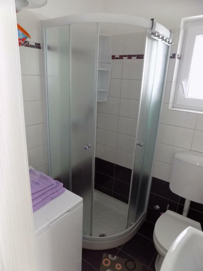 מאלי לוסיניי Apartments Zerjav מראה חיצוני תמונה