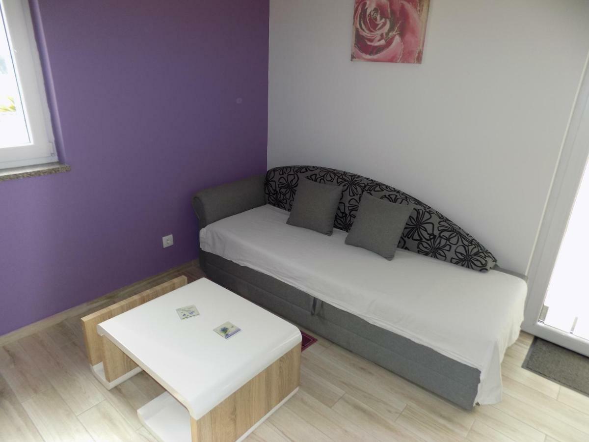 מאלי לוסיניי Apartments Zerjav מראה חיצוני תמונה