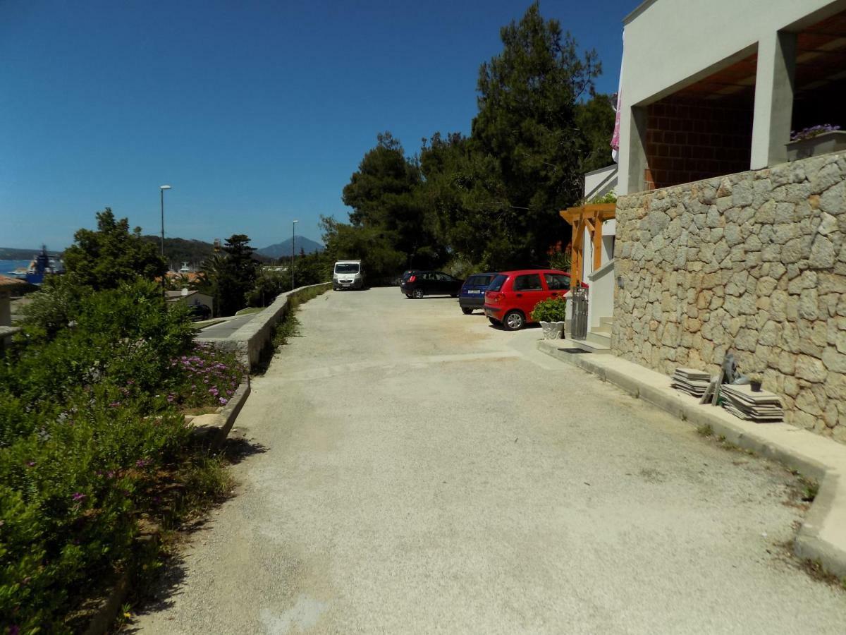 מאלי לוסיניי Apartments Zerjav מראה חיצוני תמונה